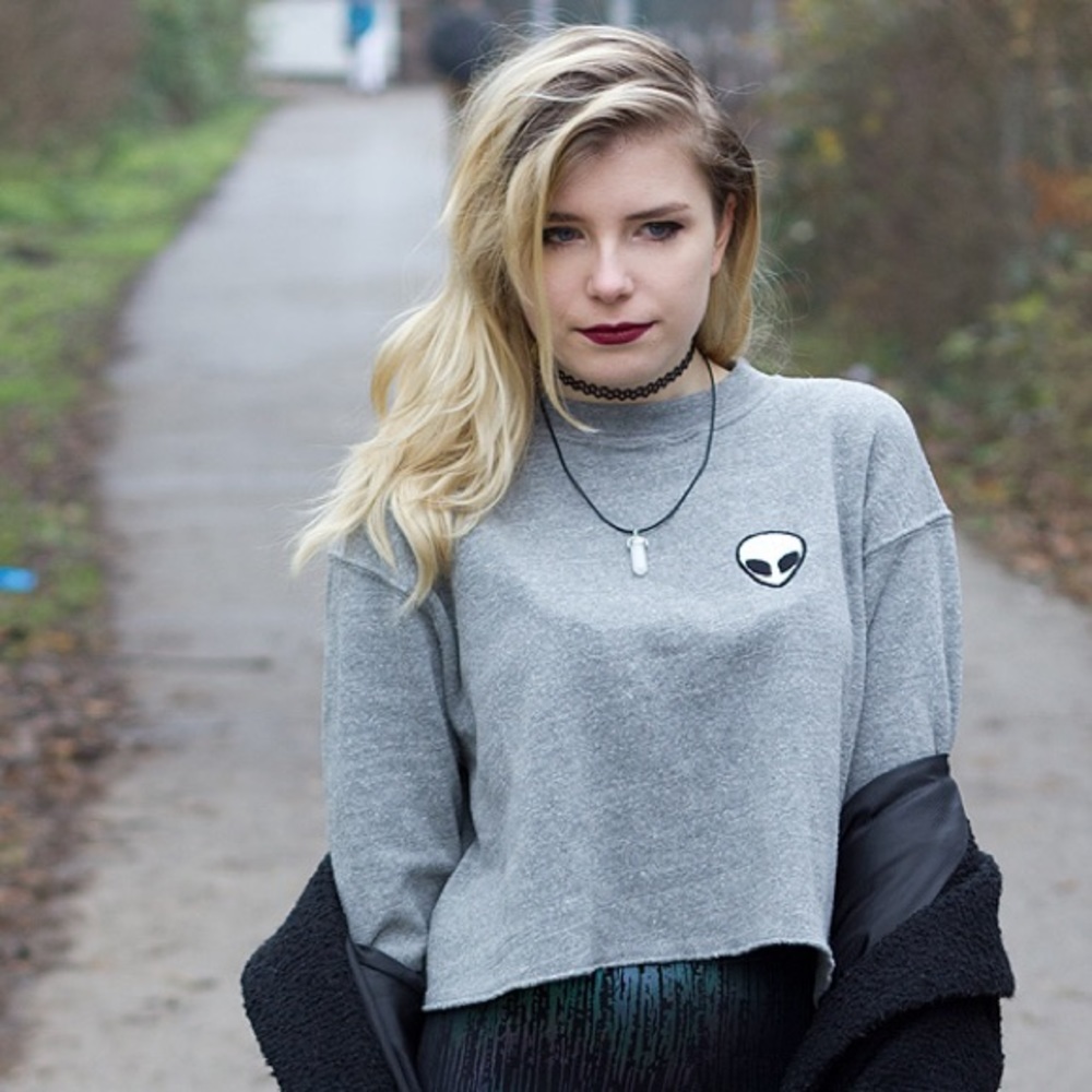 Brandy Melville Nancy Alien Cropped Sweatshirt - John Galt California - Size S